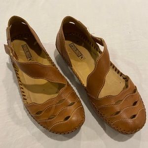 GUC PIKOLINOS LEATHER SANDALS